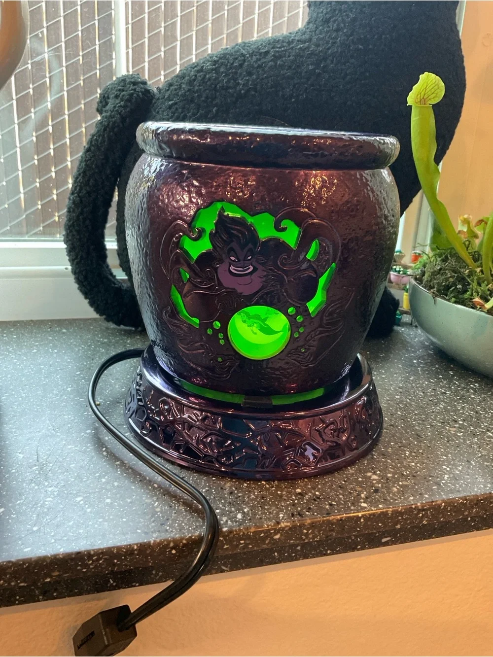 Limited Edition Scentsy Disney Villains Warmer